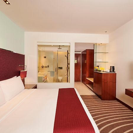Holiday Inn Mumbai International Airport By Ihg Exterior foto A room at the hotel