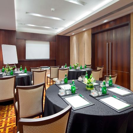 Holiday Inn Mumbai International Airport By Ihg Exterior foto Meeting room