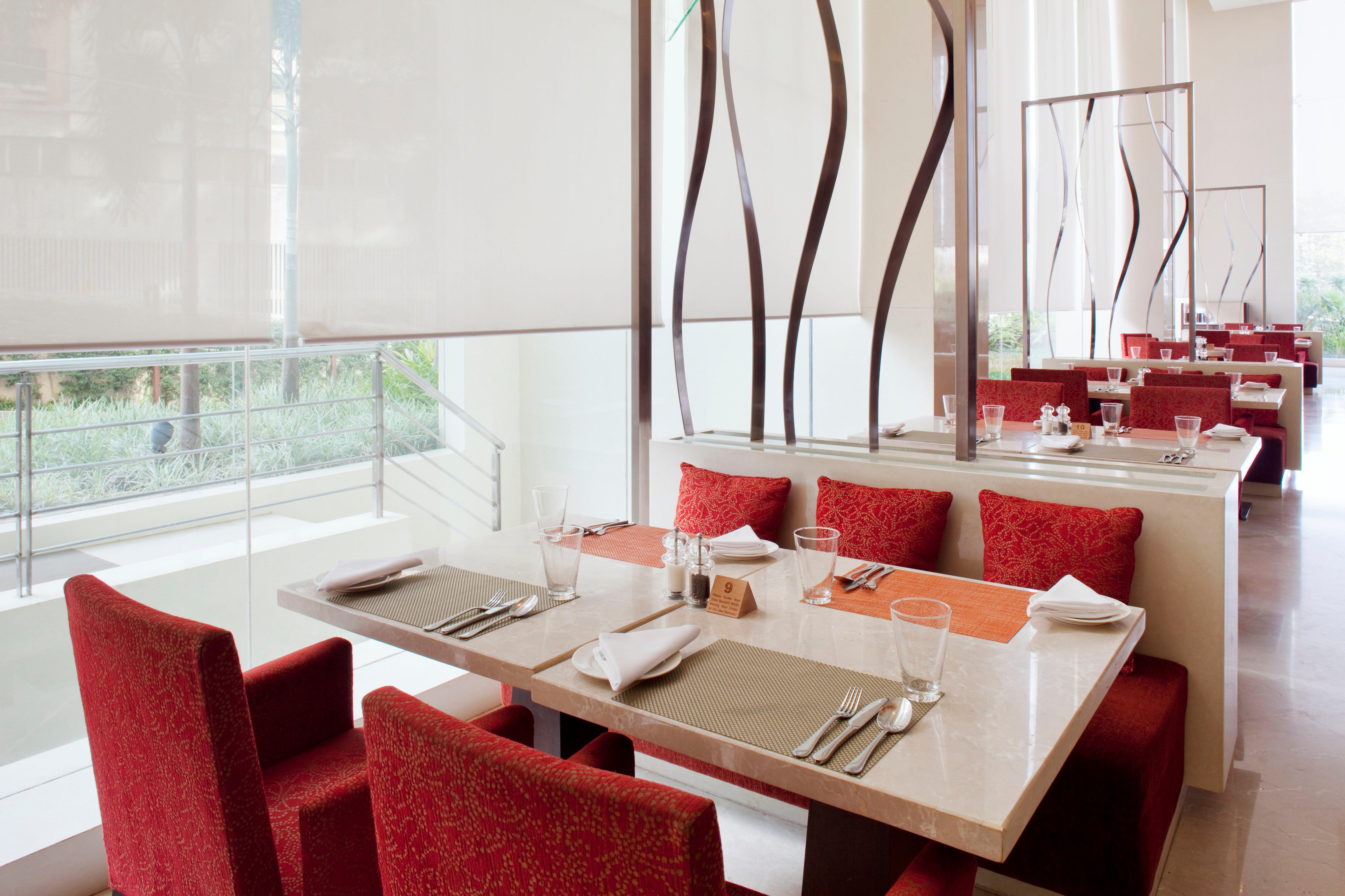 Holiday Inn Mumbai International Airport By Ihg Instalações foto The restaurant