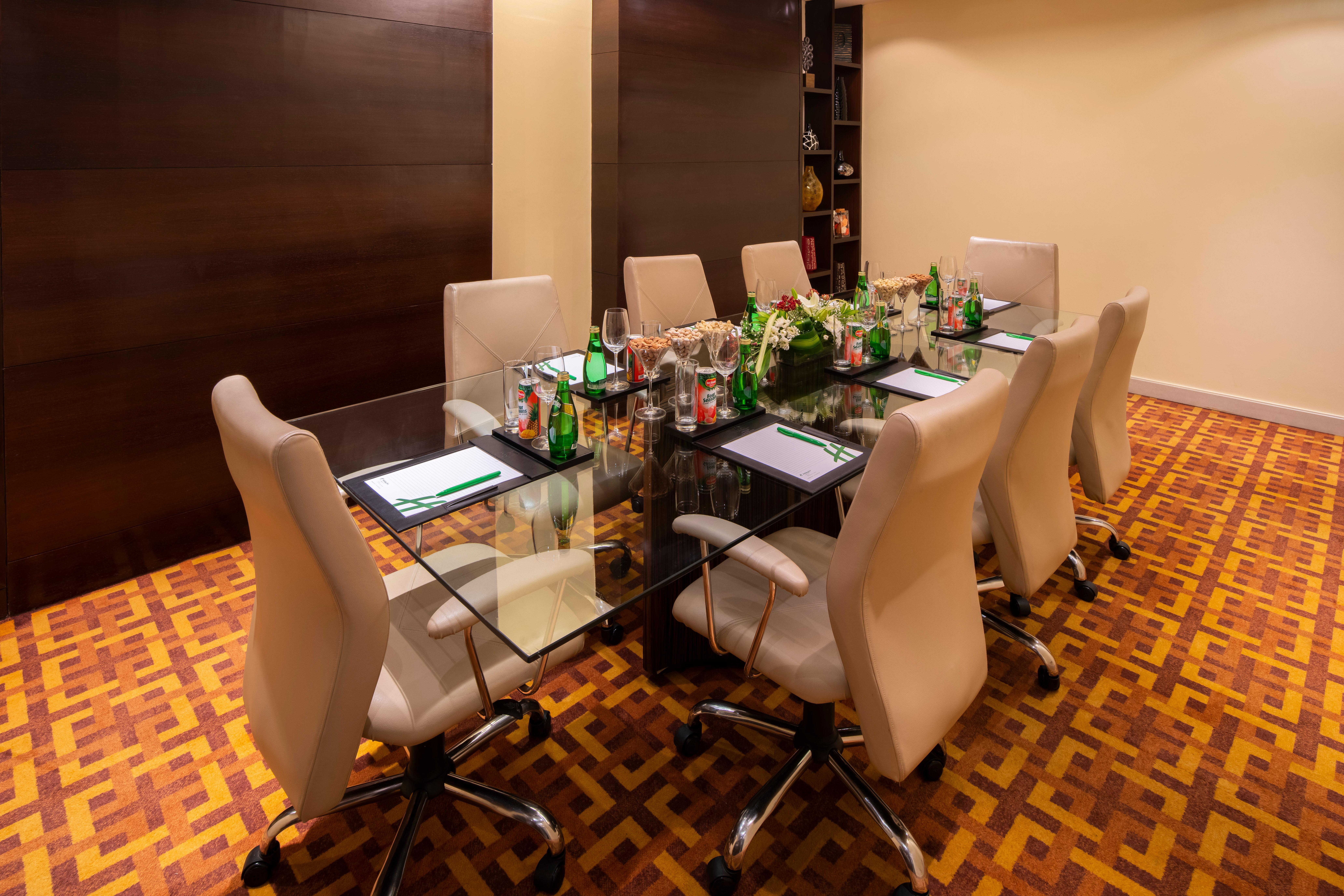 Holiday Inn Mumbai International Airport By Ihg Exterior foto Meeting room at the hotel