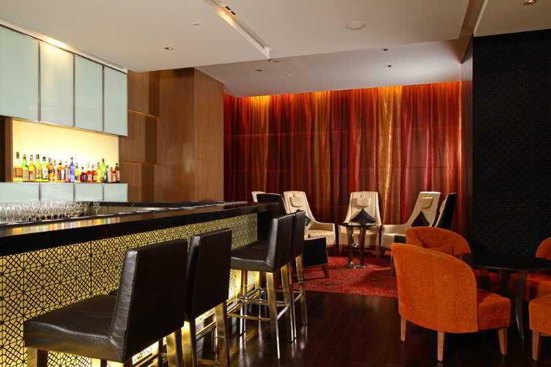 Holiday Inn Mumbai International Airport By Ihg Restaurante foto The bar at the Mandarin Oriental, Bangkok